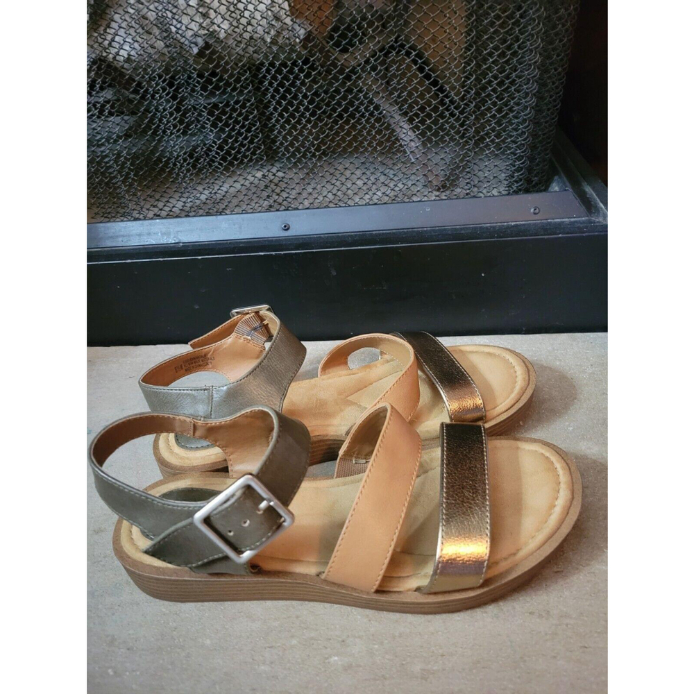 Naturalizer Gold and Tan Women's Sandals